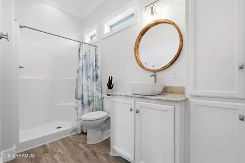 Bath - 127 Fair Grounds Dr, Lafayette, LA 70503 photo 6 of 7