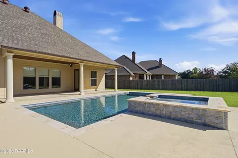Exterior - 127 Fair Grounds Dr, Lafayette, LA 70503 photo 5 of 8