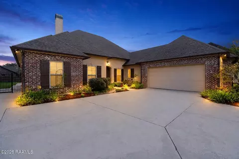 Exterior - 127 Fair Grounds Dr, Lafayette, LA 70503 photo 2 of 8