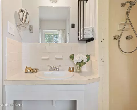 Bath - 603 Dutton Dr, Lafayette, LA 70503 photo 2 of 3