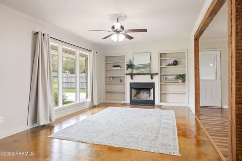 Living - 603 Dutton Dr, Lafayette, LA 70503 photo 2 of 2
