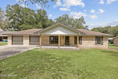 1071 Lynn Romero Dr, Breaux Bridge, LA 70517