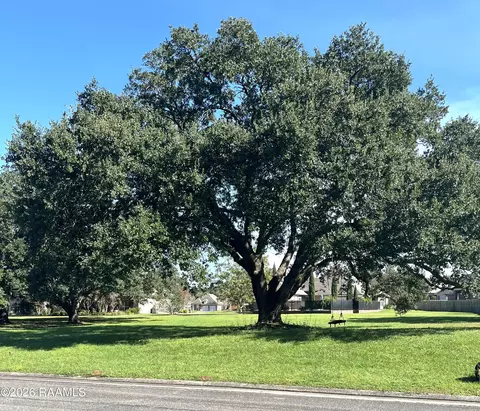 22 Shadows Bend Blvd, New Iberia, LA 70563