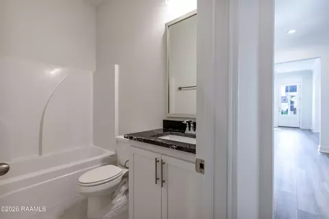 Bath - 413 Bozeman Trl, Scott, LA 70583 photo 3 of 3