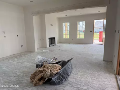 Living - 413 Bozeman Trl, Scott, LA 70583 photo 1 of 4