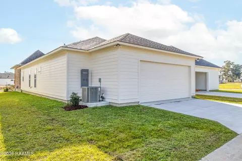 Exterior - 413 Bozeman Trl, Scott, LA 70583 photo 4 of 4
