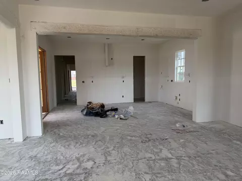 Living - 413 Bozeman Trl, Scott, LA 70583 photo 3 of 4