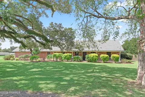 817 Cemetery Rd, Saint Martinville, LA 70582