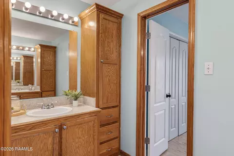 Bath - 205 Michael Dr, Scott, LA 70583 photo 4 of 5