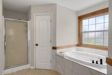 Bath - 205 Michael Dr, Scott, LA 70583 photo 2 of 5