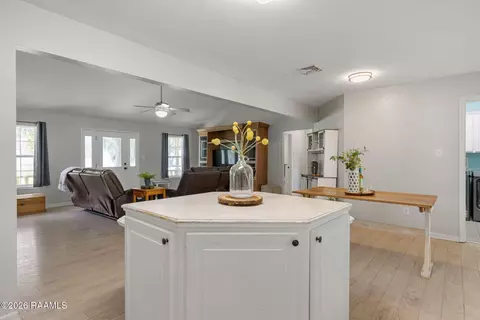 Entry Way - 205 Michael Dr, Scott, LA 70583 photo 3 of 3
