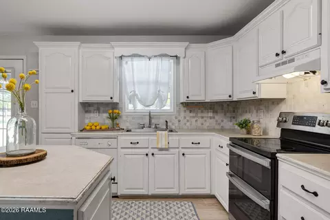 Kitchen - 205 Michael Dr, Scott, LA 70583 photo 3 of 3