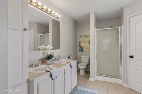 Bath - 205 Michael Dr, Scott, LA 70583 photo 1 of 5