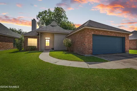 403 Black Water River Dr, Lafayette, LA 70508