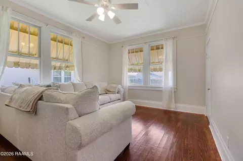 Living - 476 Pacific St, Berwick, LA 70342 photo 1 of 1