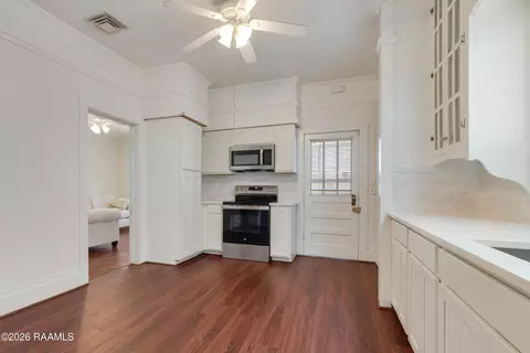 Kitchen - 476 Pacific St, Berwick, LA 70342 photo 3 of 3