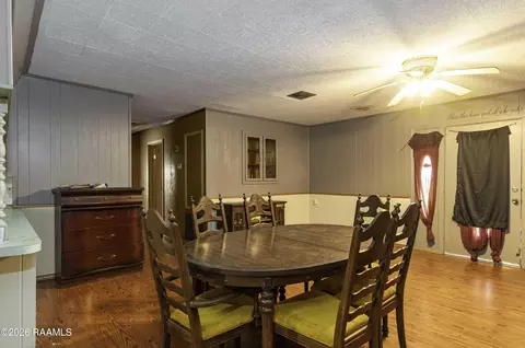 Dining - 21210 Chestnut Rd, Kaplan, LA 70548 photo 2 of 2