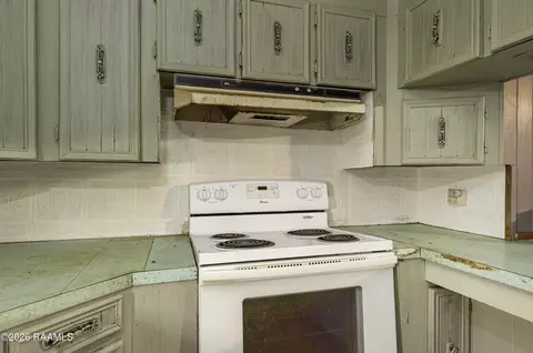 Kitchen - 21210 Chestnut Rd, Kaplan, LA 70548 photo 3 of 4