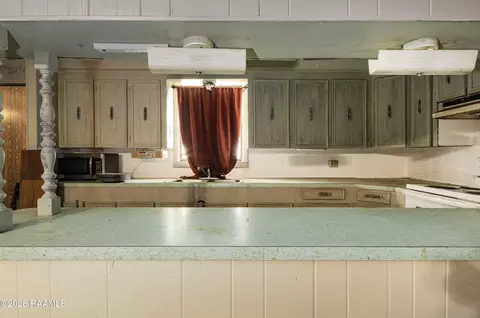Kitchen - 21210 Chestnut Rd, Kaplan, LA 70548 photo 4 of 4