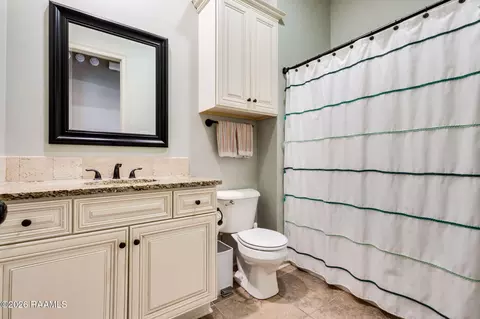 Bath - 608 Birchview Dr, Broussard, LA 70518 photo 4 of 4