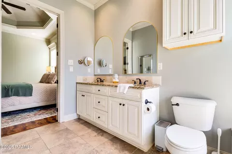 Bath - 608 Birchview Dr, Broussard, LA 70518 photo 3 of 4