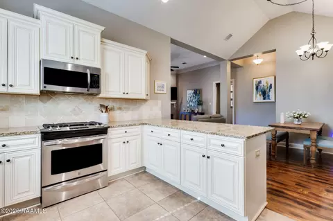 Kitchen - 608 Birchview Dr, Broussard, LA 70518 photo 3 of 4
