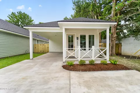 302 Academy Rd, Lafayette, LA 70503