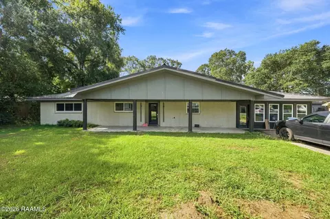 611 Ledoux St, Jennings, LA 70546