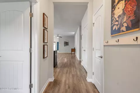 Entry Way - 113 Marshfield Dr, Lafayette, LA 70507 photo 2 of 6