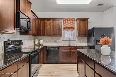Kitchen - 113 Marshfield Dr, Lafayette, LA 70507 photo 1 of 3