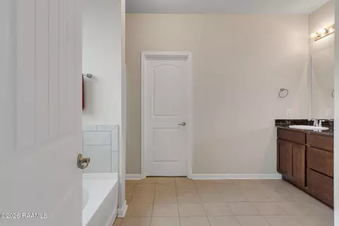 Entry Way - 113 Marshfield Dr, Lafayette, LA 70507 photo 5 of 6