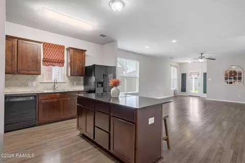 Kitchen - 113 Marshfield Dr, Lafayette, LA 70507 photo 2 of 3