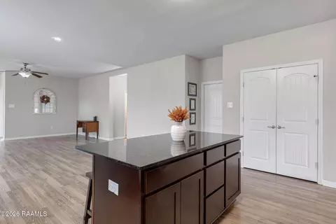 Entry Way - 113 Marshfield Dr, Lafayette, LA 70507 photo 3 of 6