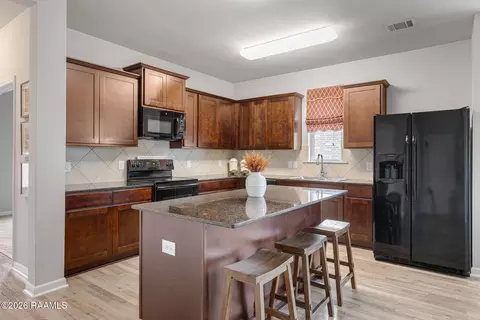Kitchen - 113 Marshfield Dr, Lafayette, LA 70507 photo 3 of 3