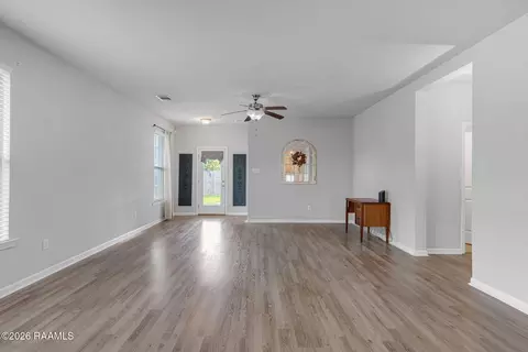 Living - 113 Marshfield Dr, Lafayette, LA 70507 photo 1 of 3
