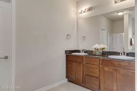 Bath - 113 Marshfield Dr, Lafayette, LA 70507 photo 1 of 2