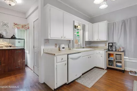 Kitchen - 507 Texas St, Berwick, LA 70342 photo 2 of 3