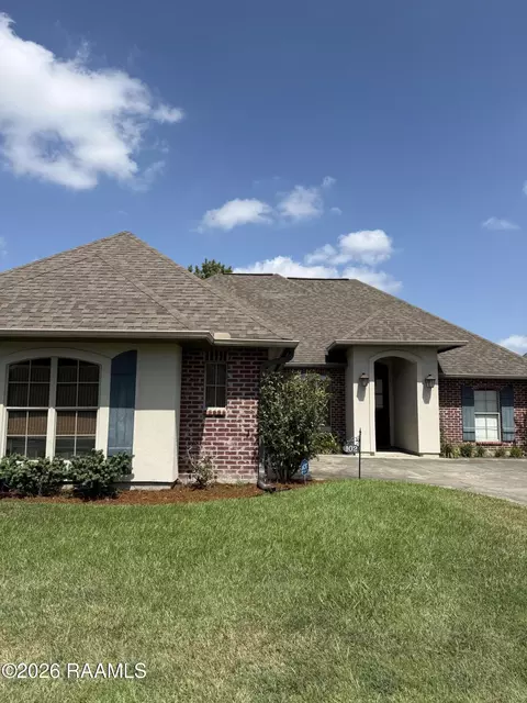 102 Hollow Green Dr, Lafayette, LA 70508
