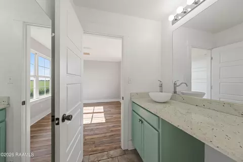 Bath - 13234 Gladu Rd, Kaplan, LA 70548 photo 5 of 5
