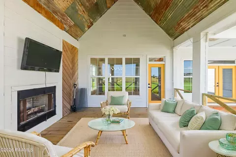 Exterior - 13234 Gladu Rd, Kaplan, LA 70548 photo 6 of 9