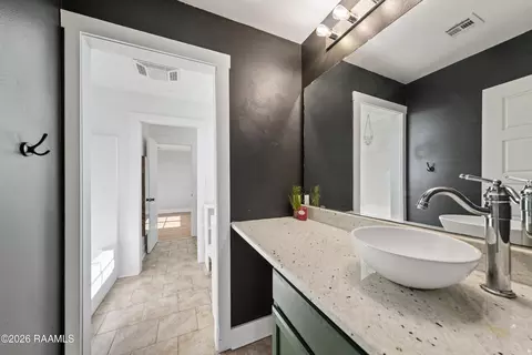 Bath - 13234 Gladu Rd, Kaplan, LA 70548 photo 4 of 5
