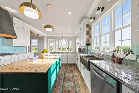 Kitchen - 13234 Gladu Rd, Kaplan, LA 70548 photo 3 of 5