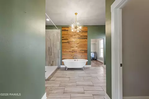 Bath - 13234 Gladu Rd, Kaplan, LA 70548 photo 1 of 5