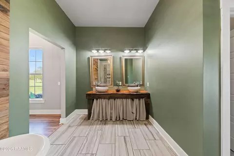 Entry Way - 13234 Gladu Rd, Kaplan, LA 70548 photo 1 of 5