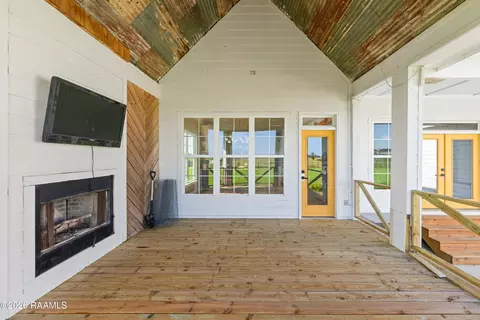 Exterior - 13234 Gladu Rd, Kaplan, LA 70548 photo 7 of 9