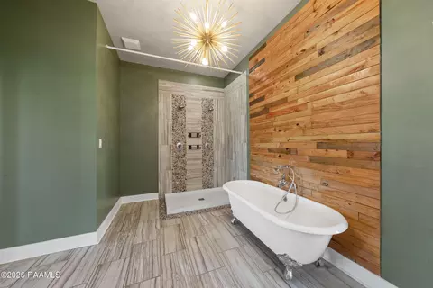 Bath - 13234 Gladu Rd, Kaplan, LA 70548 photo 2 of 5