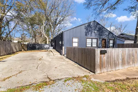 807809 E Vermilion St, Abbeville, LA 70510