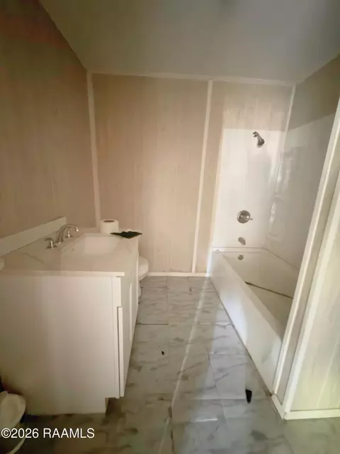 Bath - 208 F St, Duson, LA 70529 photo 2 of 2