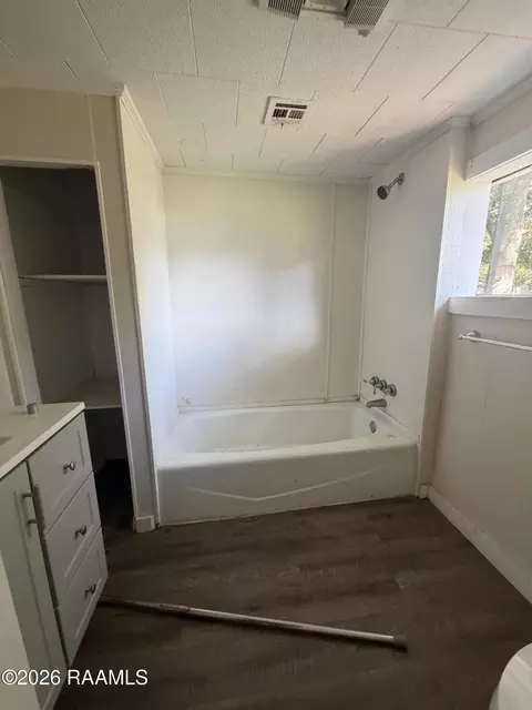 Bath - 208 F St, Duson, LA 70529 photo 1 of 2