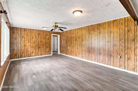 Living - 186 Sherry St, Eunice, LA 70535 photo 1 of 2